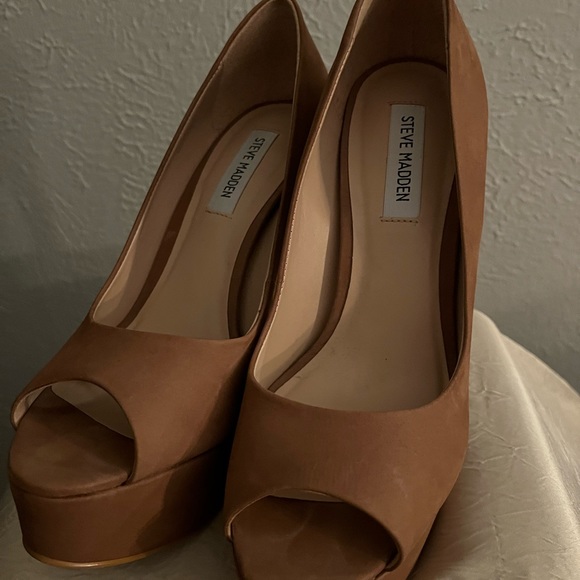 Never worn! Stunning rose-beige suede heels - Picture 2 of 4